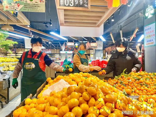 市民在天祝县大通超市选购新鲜水果